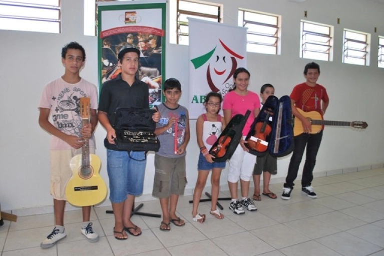 Abadeus recebe instrumentos do Rock In Rio