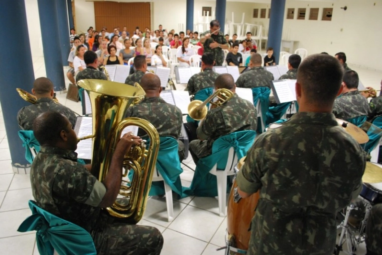 Banda do 28&ordm; GAC faz apresenta&ccedil;&atilde;o na Abadeus