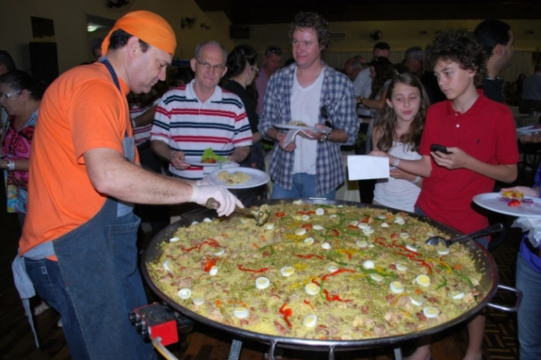 Cerca de 400 pessoas comparecem a Paella Beneficente da Abadeus