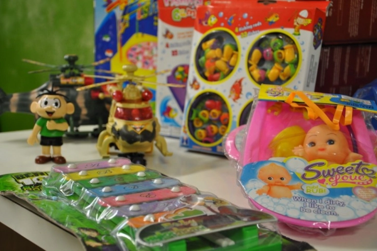 Abadeus realiza bazar beneficente com produtos doados pela Receita Federal