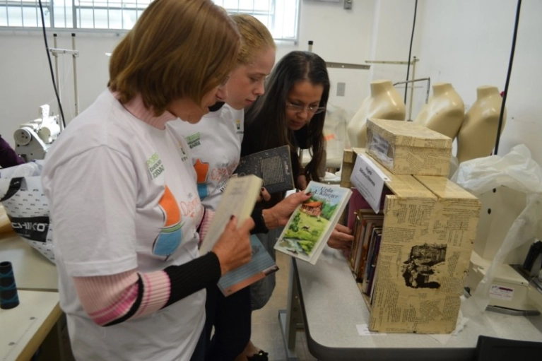 Abadeus quer incentivar a leitura entre os alunos do vestu&aacute;rio