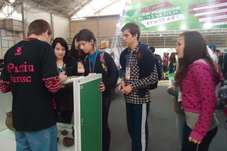 Participante do Jovem Aprendiz participam da Feira das Profiss&otilde;es