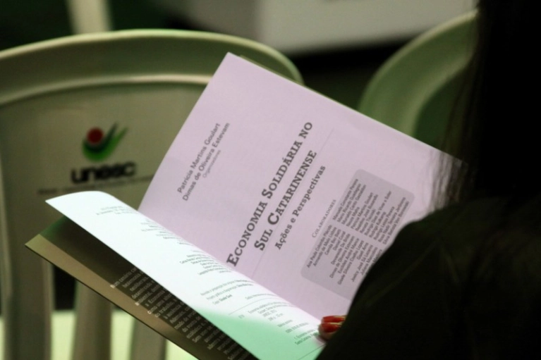 Livro relata experi&ecirc;ncia da Abadeus com a Coopedus