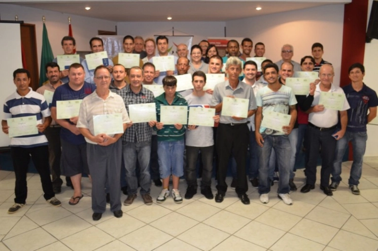 Em parceria com as Empresas Rio Deserto, Abadeus forma mais 39 novos profissionais