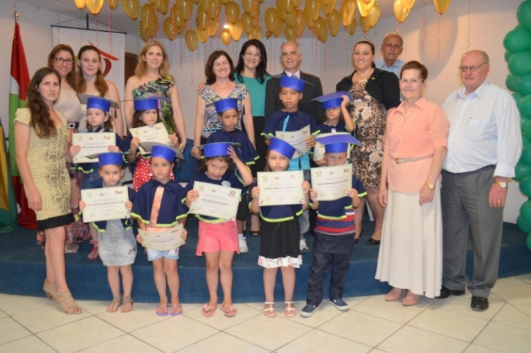 Abadeus forma 12 alunos no Centro de Educa&ccedil;&atilde;o Infantil