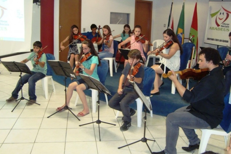 Apresenta&ccedil;&atilde;o: emo&ccedil;&atilde;o encerra Sinfonia de Talentos da Abadeus