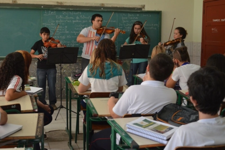 Abadeus oferece aula de m&uacute;sica gratuitamente