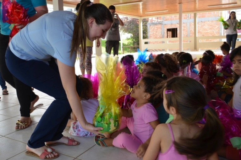 Y&aacute;zigi doa cestas de p&aacute;scoa