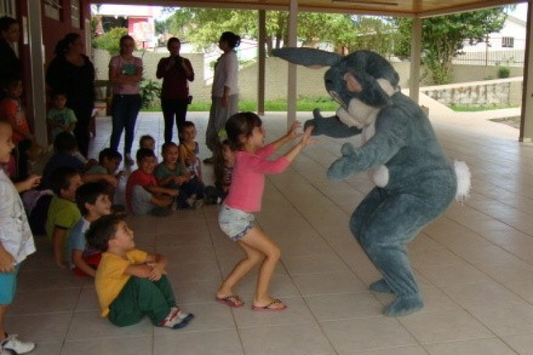 Festa de p&aacute;scoa anima crian&ccedil;as do CEI