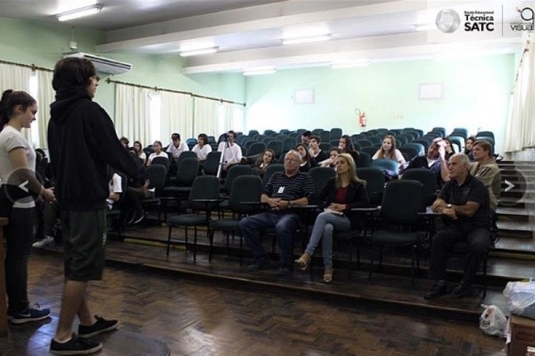 Estudantes da Satc criam campanha e arrecadam doa&ccedil;&otilde;es