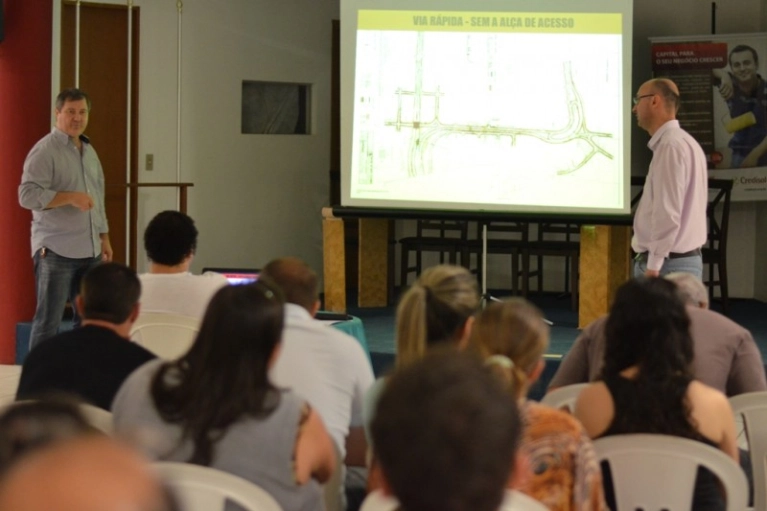 Presta&ccedil;&atilde;o de contas a comunidade