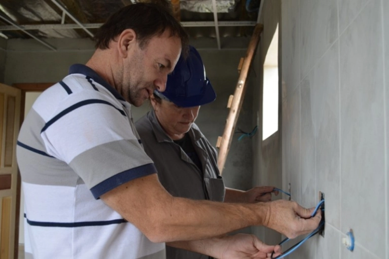 Alunos do IFSC fazem servi&ccedil;o voluntario na Abadeus