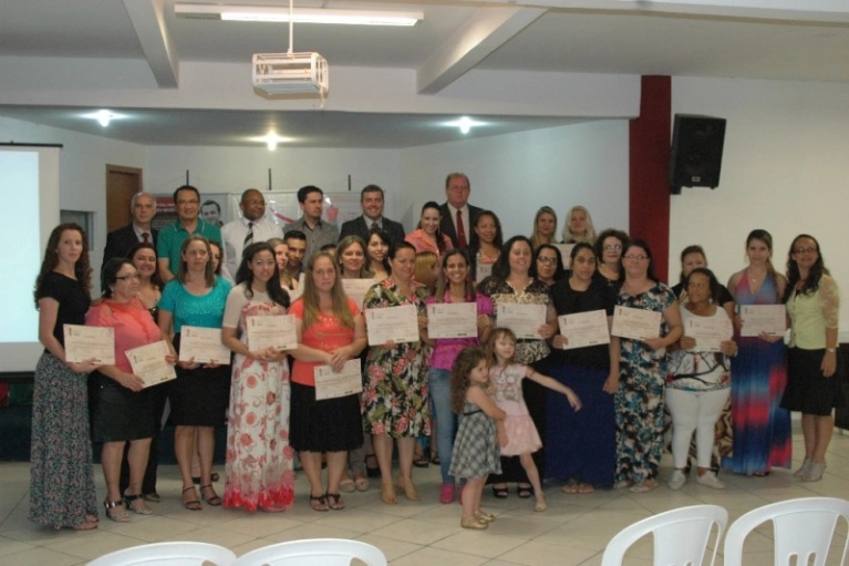 Abadeus forma 42 novos profissionais