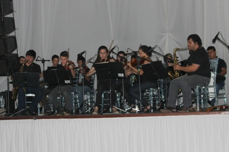 Orquestra Sinfonia de Talentos foi atra&ccedil;&atilde;o cultural durante a aula magna com Gildo Volpato