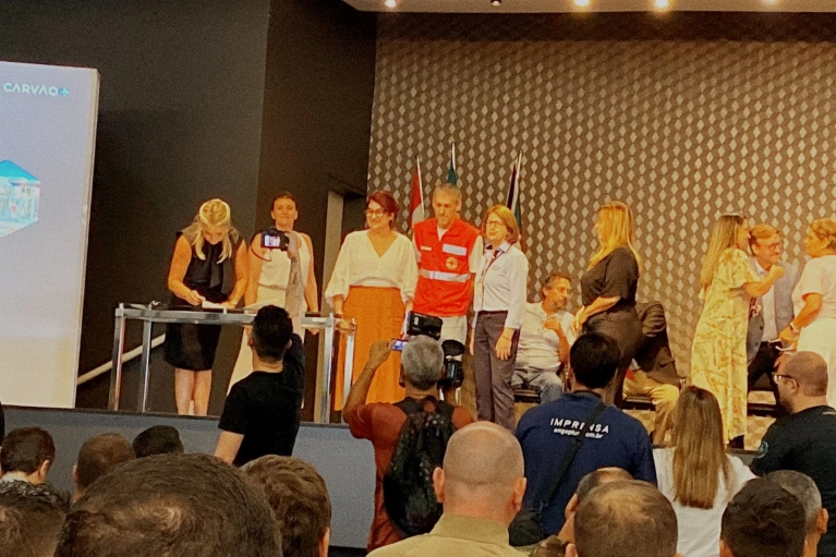  Assinatura do Termo de Parceria com as entidades do Terceiro Setor com o Carv&atilde;o Amigo