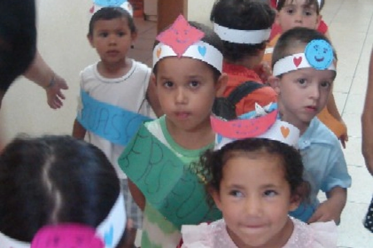 Creche encerra atividades de 2006 com apresenta&ccedil;&otilde;es