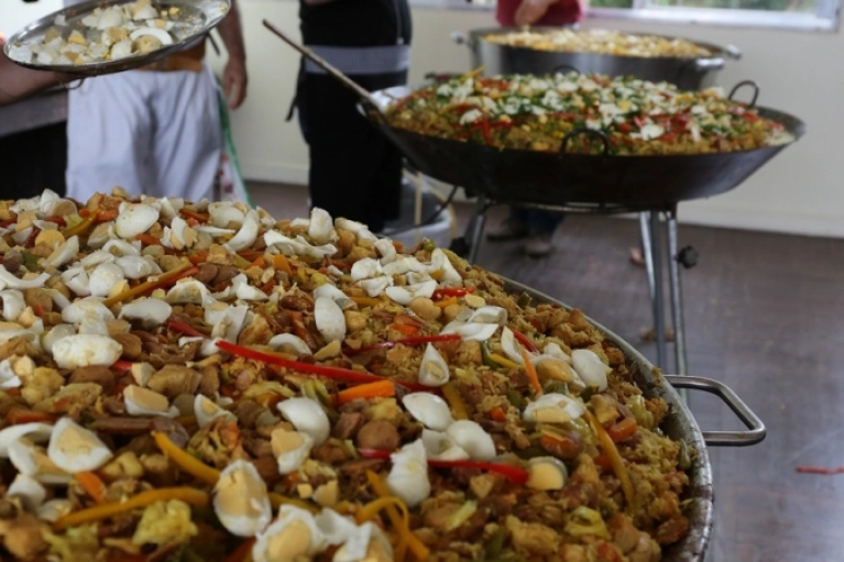 Sabor que transforma: Abadeus realiza 17&ordf; edi&ccedil;&atilde;o da Paella Beneficente