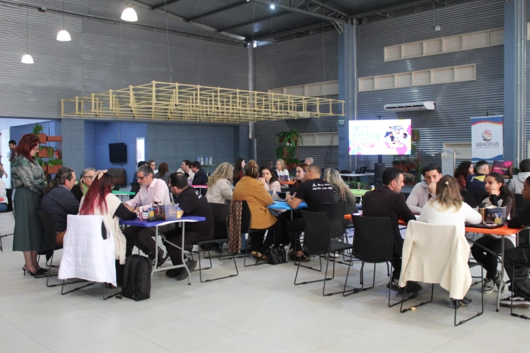 Primeiro Lab Social da Abadeus d&aacute; in&iacute;cio &agrave; constru&ccedil;&atilde;o do 5&deg; F&oacute;rum da institui&ccedil;&atilde;o