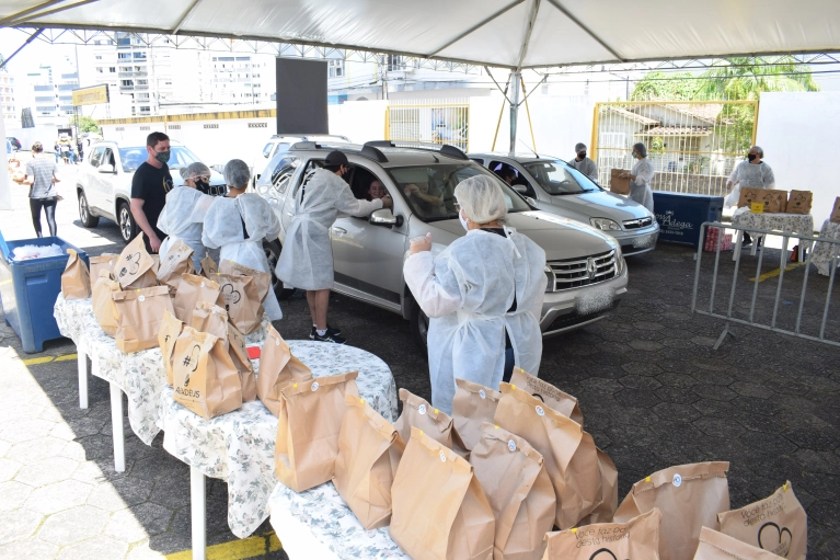 No formato drive-thru, 12ª Paella Beneficente da Abadeus supera expectativas