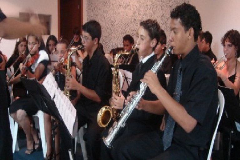 Alunos do projeto de m&uacute;sica encerram 2006 com Recital