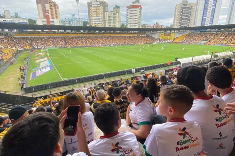 Justi&ccedil;a do Trabalho e Crici&uacute;ma entram em campo contra o trabalho infantil