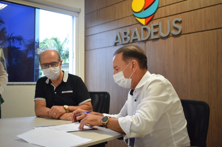 Abadeus e Crici&uacute;ma Esporte Clube firmam parceria em prol da comunidade do Cristo Redentor