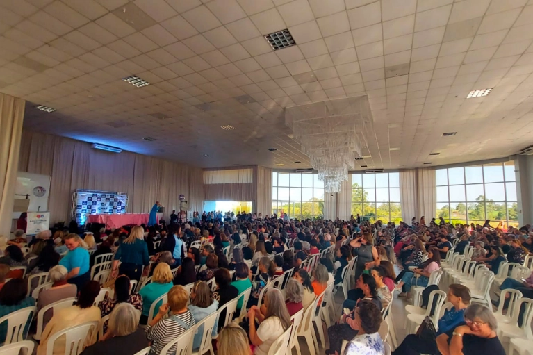 Quase mil mulheres participam de evento dos Clubes de M&atilde;es em I&ccedil;ara