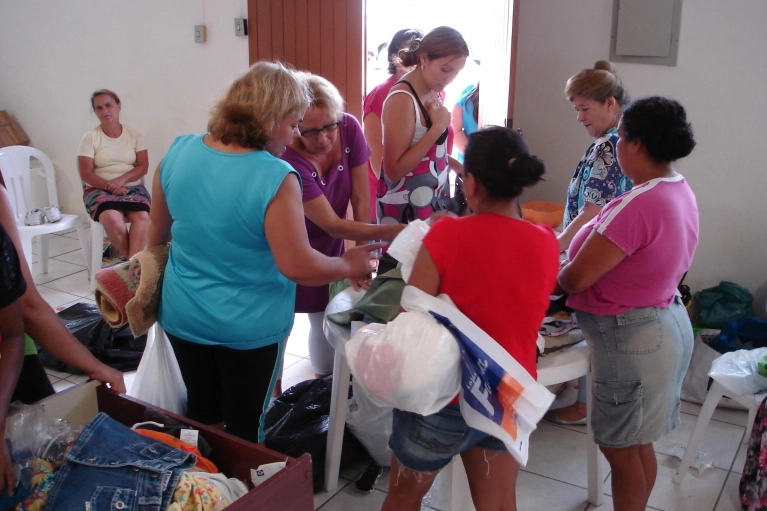 Abadeus movimentada para o &uacute;ltimo bazar solid&aacute;rio do ano