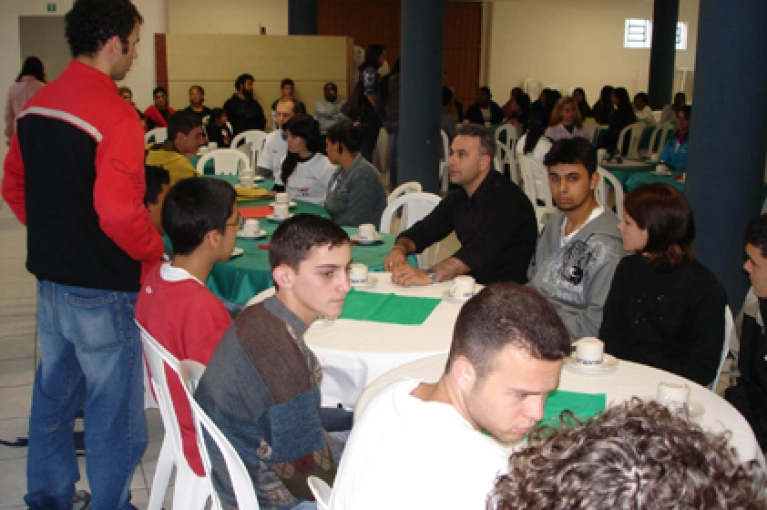 Caf&eacute; colonial integra alunos e padrinhos de formatura na Abadeus