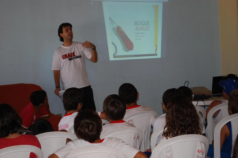 Abadeus recebe palestra da campanha Crack nem pensar