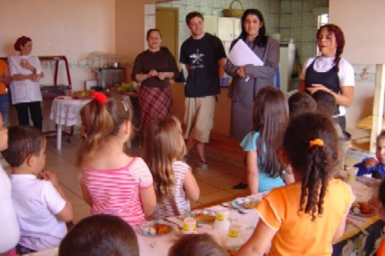 Volunt&aacute;rio da Inglaterra se despede da ABADEUS