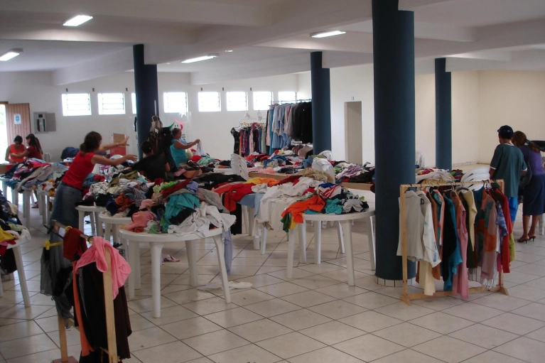 Abadeus realiza o primeiro Bazar Solid&aacute;rio de 2009