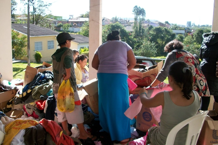Abadeus recebe doa&ccedil;&atilde;o de roupas