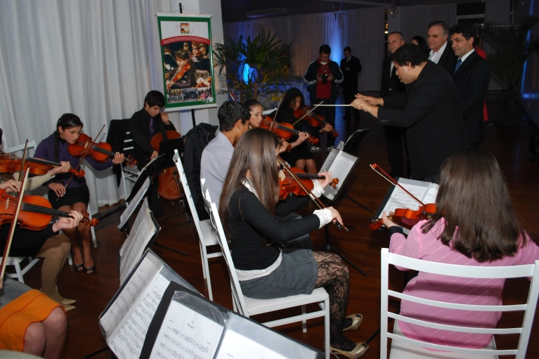 Orquestra da  Abadeus recepciona convidados no 12&ordm; Pr&ecirc;mio ADVB