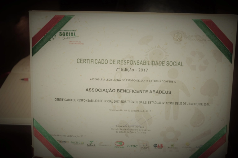 Certificado de Responsabilidade Social de Santa Catarina e Trof&eacute;u Responsabilidade Social - Destaque SC