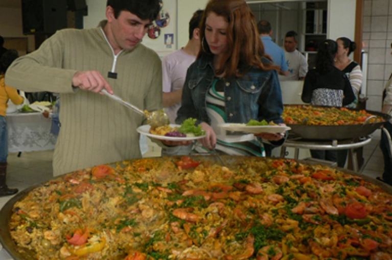 I Paella solid&aacute;ria Abadeus