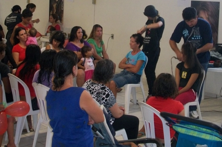 M&atilde;es se embelezam na Abadeus