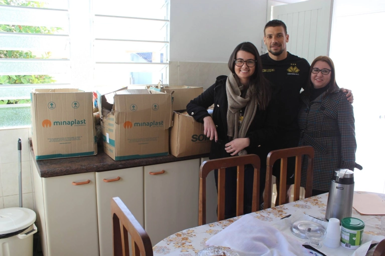 Doa&ccedil;&atilde;o Crici&uacute;ma Esporte Clube
