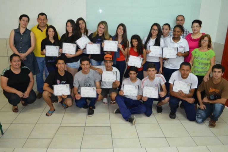 Escolinha de Cinema certifica alunos do Heriberto H&uuml;lse