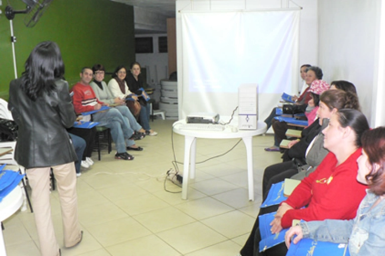 Abadeus d&aacute; inic&iacute;o ao Curso de customiza&ccedil;&atilde;o em parceria com o Senac     