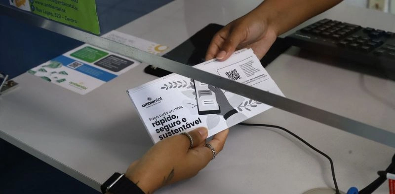 Carn&ecirc;s da tarifa de coleta de lixo come&ccedil;am a ser distribu&iacute;dos em Joinville