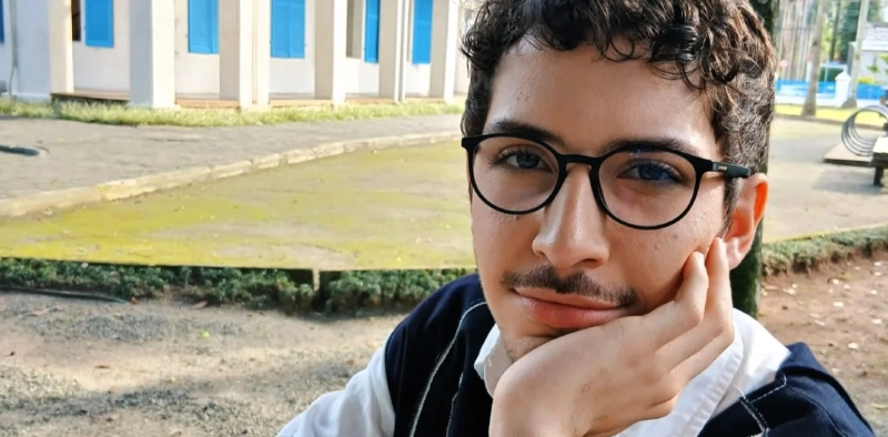 Rafael Bueno: uma m&aacute;quina de costura antiga e um sonho