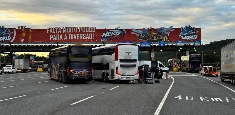 Receita Federal intercepta 10 &ocirc;nibus e apreende R$ 400 mil em eletr&ocirc;nicos, cigarros e medicamentos em Garuva