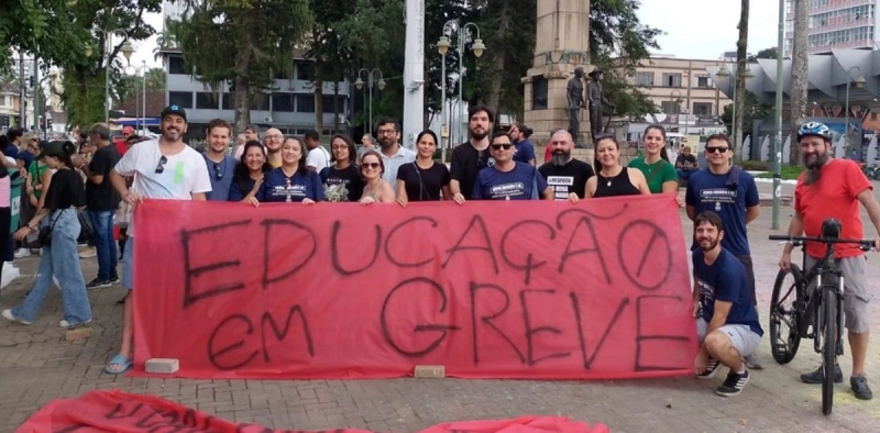 Sinte-SC afirma que greve de professores estaduais deve continuar at&eacute; governo apresentar nova proposta