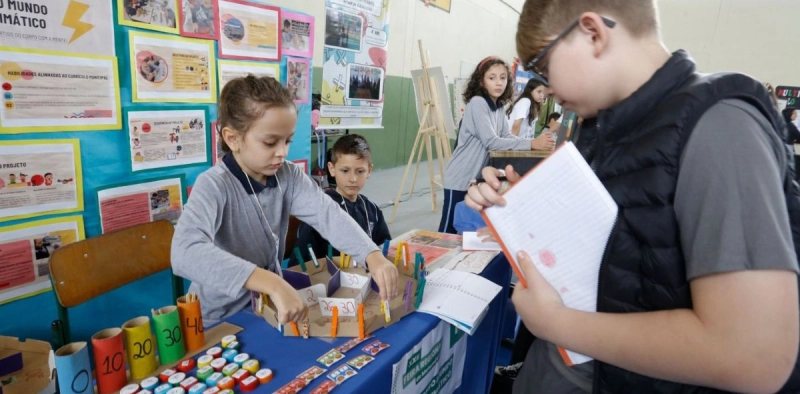 Trabalhos de escolas municipais de Joinville se classificam para etapa estadual da Feira de Matem&aacute;tica