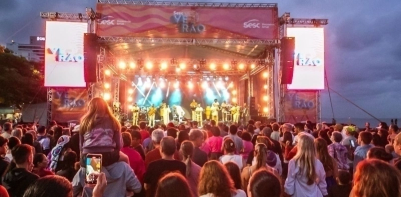 Praia de S&atilde;o Francisco do Sul recebe Sesc Ver&atilde;o com atra&ccedil;&otilde;es e shows gratuitos
