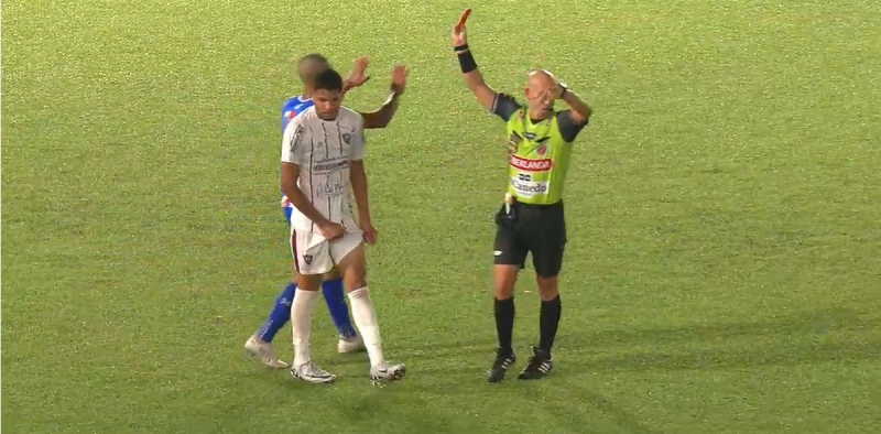 Fluminense de Joinville tem dois expulsos e perde na estreia da S&eacute;rie B do Catarinense