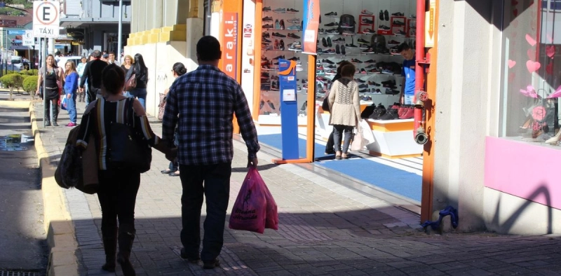 Joinvilense vai gastar em m&eacute;dia R$ 2 mil em compras na Black Friday, diz pesquisa