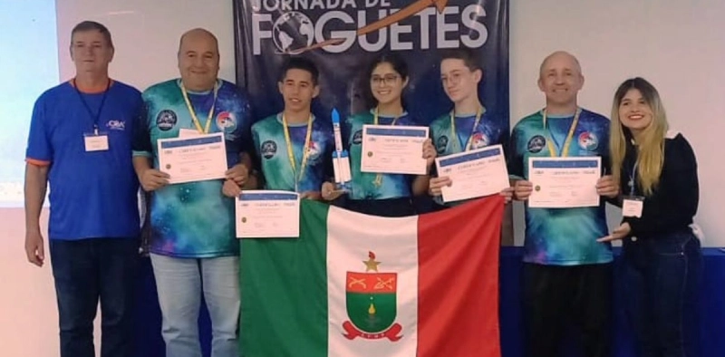 Estudantes do Col&eacute;gio PM de Joinville s&atilde;o campe&otilde;es da Jornada de Foguetes
