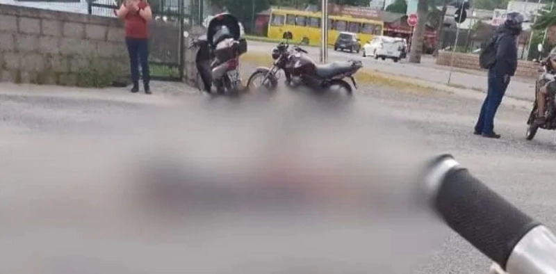 Ciclista morre ap&oacute;s ser esmagado por caminh&atilde;o em rua de Joinville